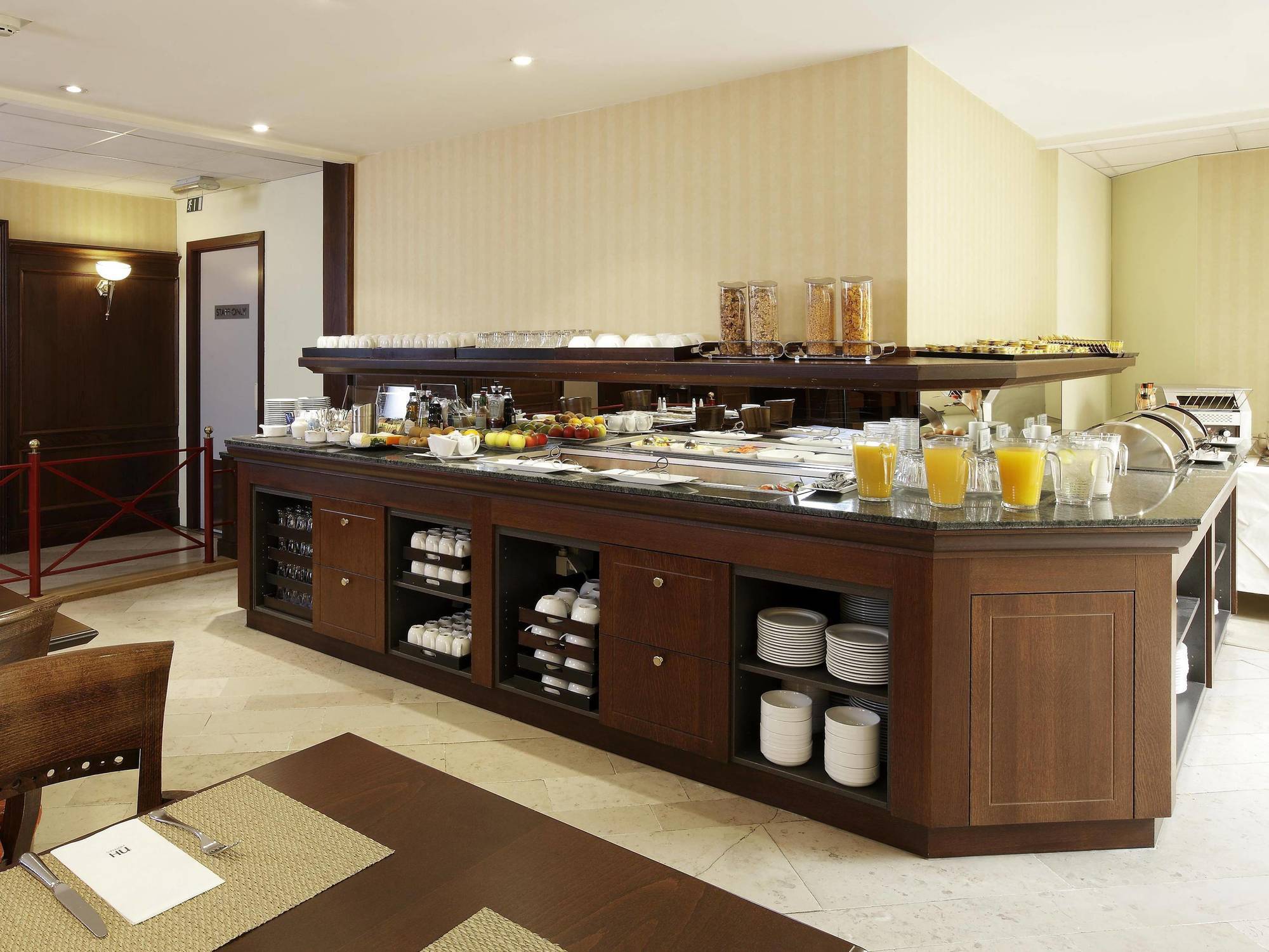 Nh Gent Sint Pieters Hotel Екстериор снимка