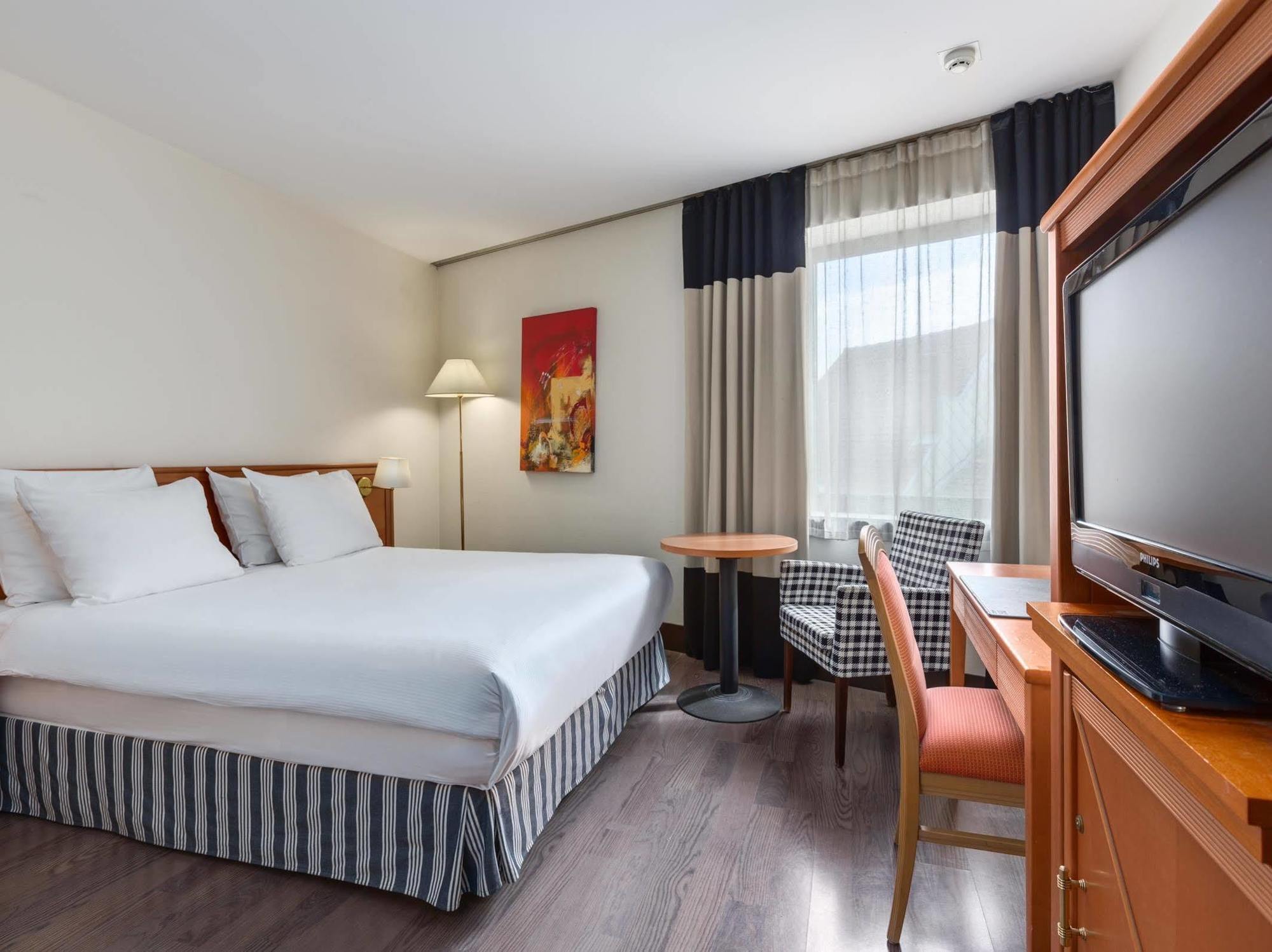 Nh Gent Sint Pieters Hotel Екстериор снимка